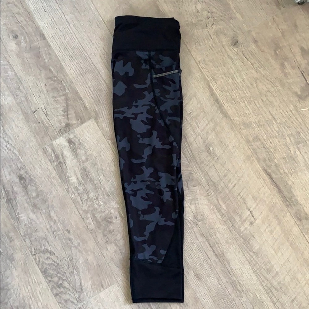 Danskin Active Life Camo Capri Leggings